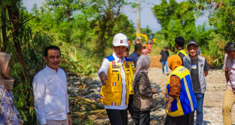 Wali Kota Bogor, Dedie A Rachim saat meninjau lokasi Jalur R2, Foto/Diskominfo Kota Bogor