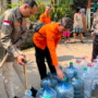 BPBD Kota Bogor saat menyalurkan air bersih, Foto/Isitimewa