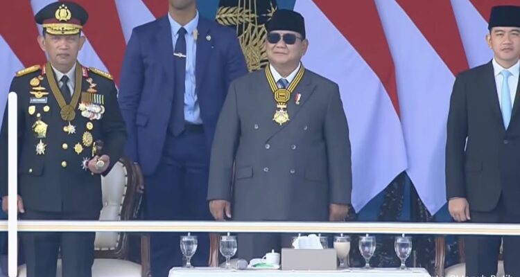 Kapolri (Kiri), Presiden Republik Indonesia (Prabowo Subianto), Wakil Presiden Republik Indonesia (Gibran Rekabuming Raka), Foto/Isitimewa