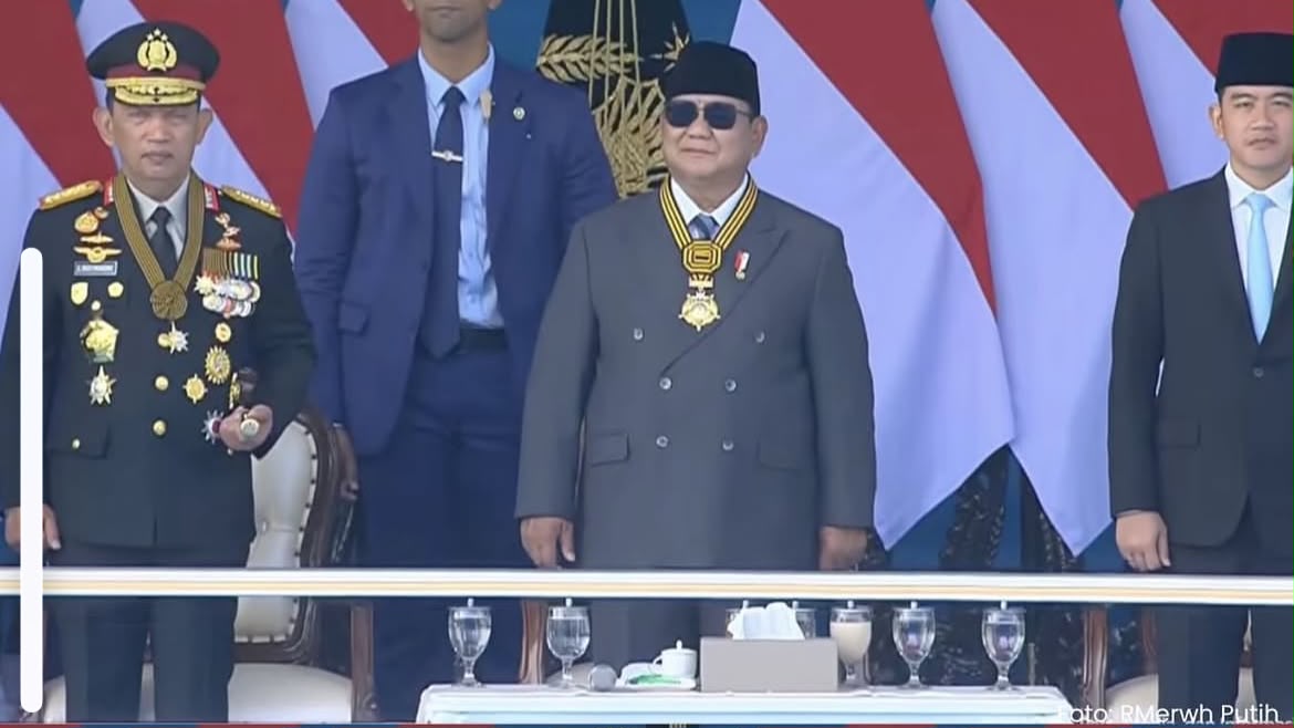 Kapolri (Kiri), Presiden Republik Indonesia (Prabowo Subianto), Wakil Presiden Republik Indonesia (Gibran Rekabuming Raka), Foto/Isitimewa