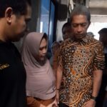 Wali Kota Bogor, Dedie A Rachim saat menjenguk Ibu hamil yang juga mengidap kista, Foto/Isitimewa