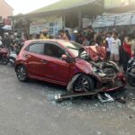 Salah satu kendaraan yang alami ringsek saat megalami kecelakaan beruntun di Perlintasan Kereta Ap Kebon Pedes, Kota Bogor, Foto/Adi Wirman