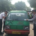 Dishub Kota Bogor saat menilang angkot diatas 20 tahun, Foto/Isitimewa