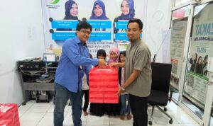 BRI Branch Office Gatot Subroto yang menyalurkan 90 paket makanan dalam program "Jumat Berkah" ke Panti Asuhan Khoirul Ittihad, Foto/Isitimewa BRI Branch Office Gatot Subroto yang menyalurkan 90 paket makanan dalam program "Jumat Berkah" ke Panti Asuhan Khoirul Ittihad, Foto/Isitimewa