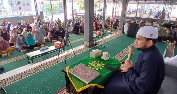 Melalui Tabligh Akbar Muharram 1448 H yang dirangkaikan dengan Santunan Anak Yatim dan Dhuafa, Masjid Al-Madinah, Foto/Isitimewa