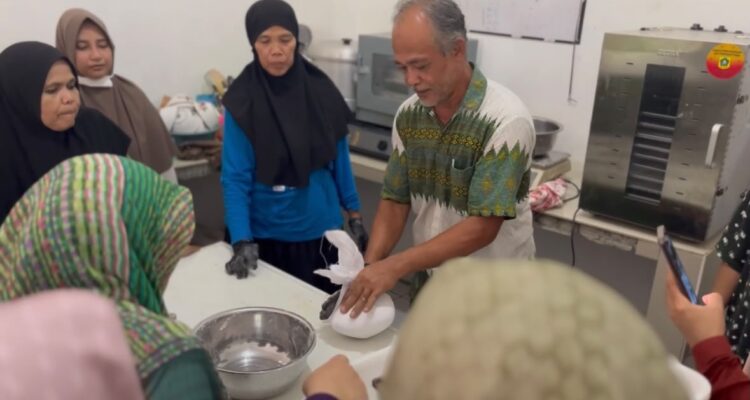 elatihan Diversifikasi Pangan Lokal Berbasis Tepung Mocaf (Modified Cassava Flour) di Kelompok Tani Setia,, Foto/Isitimewa