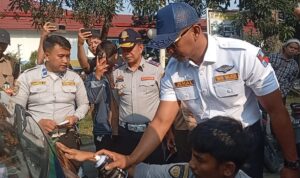 Wakil Wali Kota Bogor Jenal Muttaqin saat ikut merazia angkjot, Foto/Maya Melina Wakil Wali Kota Bogor Jenal Muttaqin saat ikut merazia angkjot, Foto/Maya Melina