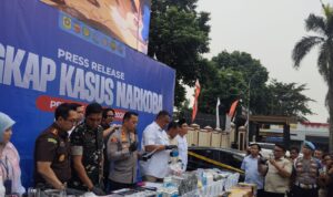 Kapolres Bogor AKBP Whika Ardilestanto bersama Bupati Bogor, Rudy Susmanto dan Ketua DPRD Kabupaten Bogor, Sastra saat melakukan rilis narkoba varian baru, Foto/Isitimewa Kapolres Bogor AKBP Whika Ardilestanto bersama Bupati Bogor, Rudy Susmanto dan Ketua DPRD Kabupaten Bogor, Sastra saat melakukan rilis narkoba varian baru, Foto/Isitimewa