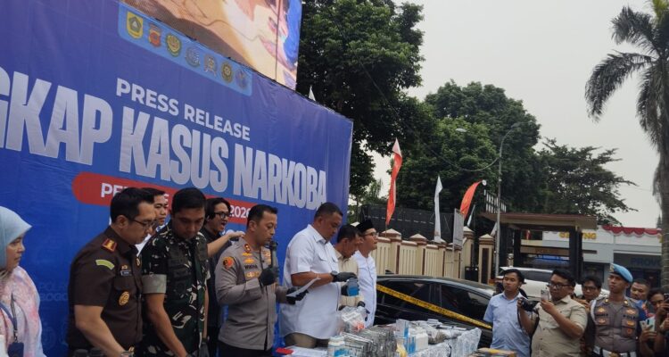Kapolres Bogor AKBP Whika Ardilestanto bersama Bupati Bogor, Rudy Susmanto dan Ketua DPRD Kabupaten Bogor, Sastra saat melakukan rilis narkoba varian baru, Foto/Isitimewa