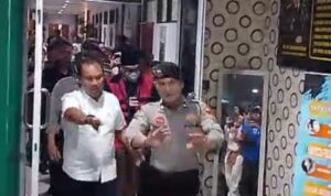 mantan anggota Kelompok Kerja (Pokja) Pemilihan Khusus 10 berinisial BAP digirng dan menggunakan rompi pink oleh Kejaksaan Negeri Bogor,Foto/Isitimewa mantan anggota Kelompok Kerja (Pokja) Pemilihan Khusus 10 berinisial BAP digirng dan menggunakan rompi pink oleh Kejaksaan Negeri Bogor,Foto/Isitimewa