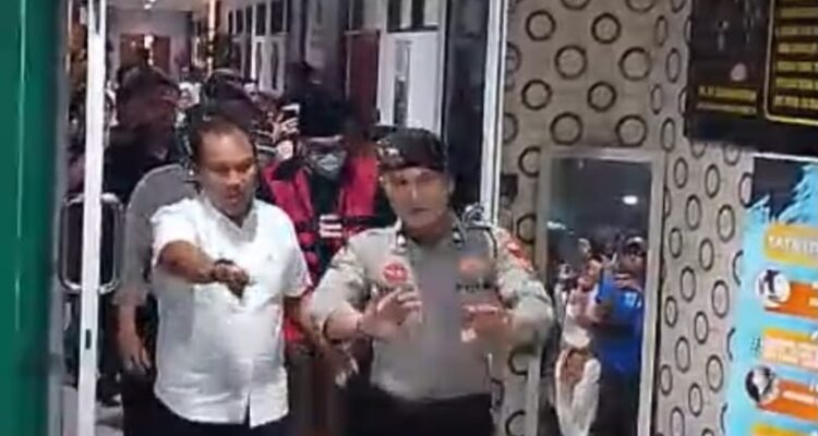 mantan anggota Kelompok Kerja (Pokja) Pemilihan Khusus 10 berinisial BAP digirng dan menggunakan rompi pink oleh Kejaksaan Negeri Bogor,Foto/Isitimewa