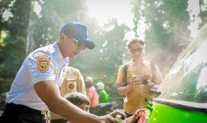 Wakil Wali Kota Bogor, Jenal Muttaqin saat ikut merazia angkot tua di Kota Bogor, Foto/Diskominfo Kota Bogor Wakil Wali Kota Bogor, Jenal Muttaqin saat ikut merazia angkot tua di Kota Bogor, Foto/Diskominfo Kota Bogor
