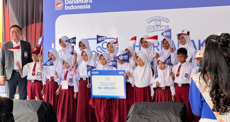 BRI melalui Program BRI Peduli Ini Sekolahku menyalurkan berbagai bantuan pendidikan kepada SDN Sukamahi 2, Megamendung Bogor, Foto/Isitimewa