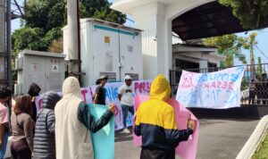 Sejumlah organisasi kepemudaan (OKP) menggelar aksi unjuk rasa di Kantor Kejaksaan Negeri (Kejari) Kabupaten Bogor, Foto/Isitimewa Sejumlah organisasi kepemudaan (OKP) menggelar aksi unjuk rasa di Kantor Kejaksaan Negeri (Kejari) Kabupaten Bogor, Foto/Isitimewa