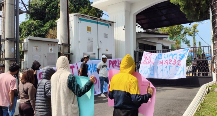 Sejumlah organisasi kepemudaan (OKP) menggelar aksi unjuk rasa di Kantor Kejaksaan Negeri (Kejari) Kabupaten Bogor, Foto/Isitimewa