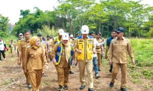 Wali Kota Bogor, Dedie A Rachim saat meninjau lokasi Pengolahan Sampah menjadi Energi Listrik (PSEL di Kayumanis, Foto/DIskominfo Kota Bogor