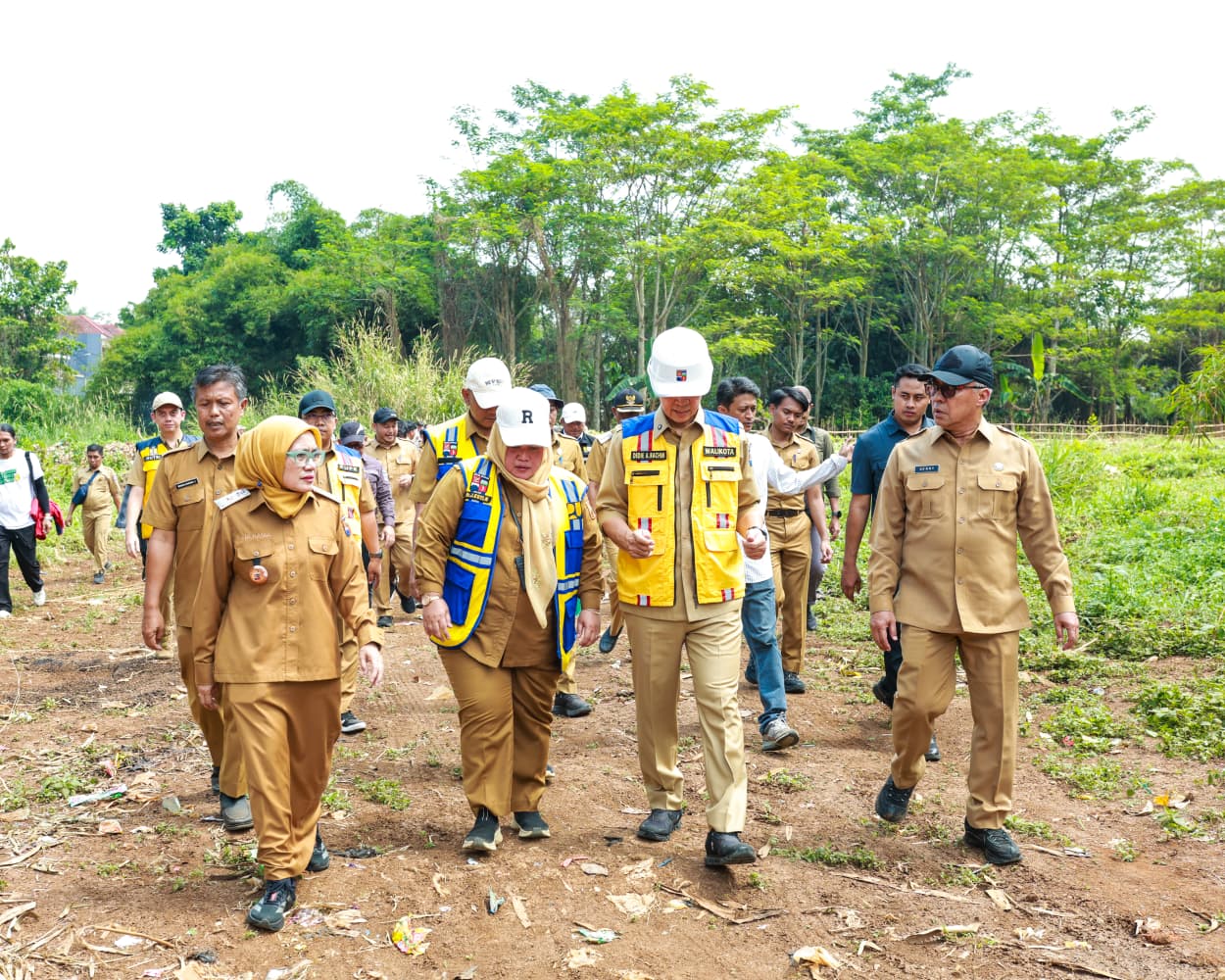 Wali Kota Bogor, Dedie A Rachim saat meninjau lokasi Pengolahan Sampah menjadi Energi Listrik (PSEL di Kayumanis, Foto/DIskominfo Kota Bogor 