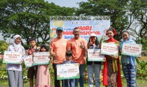 Foto bersama Wali Kota dan Wakil Wali Kota Bogor, Dedie A Rachim-Jenal Mutaqin dengan anak anak di Peringatan Hari Anak Nasional di Alun-Alun Kota Bogor, Foto/Diskominfo Kota Bogor
