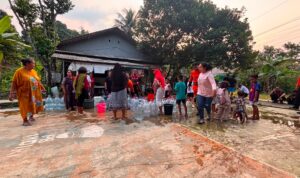 warga Kota Bogor saat mengantri air bersih, Foto/Diskominfo Kota Bogor