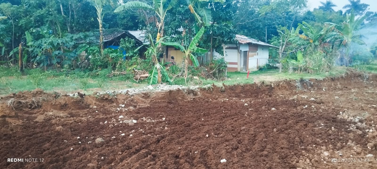 Salah satu bidang lahan warga yang disebut belum diganti rugi, namun sudah dibuldoser. , Foto/Isitimewa