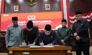 DPRD Kota Bogor bersama Pemerintah Kota (Pemkot) Bogor menyetujui Rancangan Peraturan Daerah (Raperda) tentang Pertanggungjawaban Pelaksanaan Anggaran Pendapatan dan Belanja Daerah (APBD) Tahun Anggaran (TA) 2025 dalam Rapat Paripurna yang digelar di Ruang Rapat Paripurna, Foto/Isitmewa DPRD Kota Bogor bersama Pemerintah Kota (Pemkot) Bogor menyetujui Rancangan Peraturan Daerah (Raperda) tentang Pertanggungjawaban Pelaksanaan Anggaran Pendapatan dan Belanja Daerah (APBD) Tahun Anggaran (TA) 2025 dalam Rapat Paripurna yang digelar di Ruang Rapat Paripurna, Foto/Isitmewa