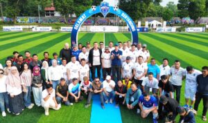Foto bersama Pemkot dan DPRD Kota Bogor sebelum menjalani laga pertandingan sepak bola di Lapangan Manunggal,, Foto/Istimewa Foto bersama Pemkot dan DPRD Kota Bogor sebelum menjalani laga pertandingan sepak bola di Lapangan Manunggal,, Foto/Istimewa