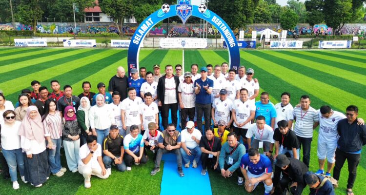 Foto bersama Pemkot dan DPRD Kota Bogor sebelum menjalani laga pertandingan sepak bola di Lapangan Manunggal,, Foto/Istimewa