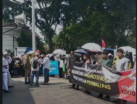 sejumlah masyarakat yang melakukan aksi demontarasi di Balaikota Bogor, Foto/Isitmewa
