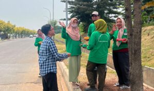 BRI Cabang Bekasi Harapan Indah membagikan nasi box kepada masyarakat sekitar kantor., Foto/Isitimewa BRI Cabang Bekasi Harapan Indah membagikan nasi box kepada masyarakat sekitar kantor., Foto/Isitimewa