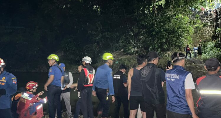 Proses pencairan Aparatur Sipil Negara (ASN) yang bertugas di Dinas Arsip dan Perpustakaan (Diarpus) Pemerintah Kota Bogor, berinisial B (36) yang diduga hanyut, Foto/Isitmewa