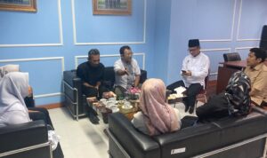 warga terdampak proyek R3 yang didampingi kuasa hukum, Dwi Arsywendo, bertemu Wakil Ketua DPRD Kota Bogor, Zaenal ABidin dan Eka Wardhana, Foto/Isitmewa warga terdampak proyek R3 yang didampingi kuasa hukum, Dwi Arsywendo, bertemu Wakil Ketua DPRD Kota Bogor, Zaenal ABidin dan Eka Wardhana, Foto/Isitmewa
