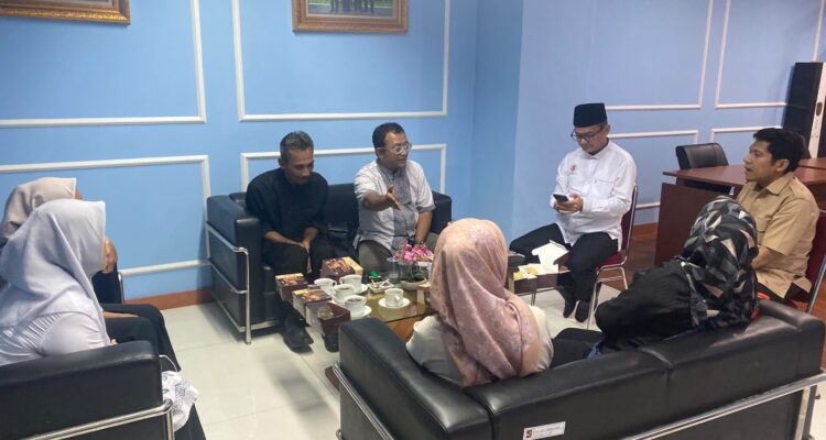 warga terdampak proyek R3 yang didampingi kuasa hukum, Dwi Arsywendo, bertemu Wakil Ketua DPRD Kota Bogor, Zaenal ABidin dan Eka Wardhana, Foto/Isitmewa