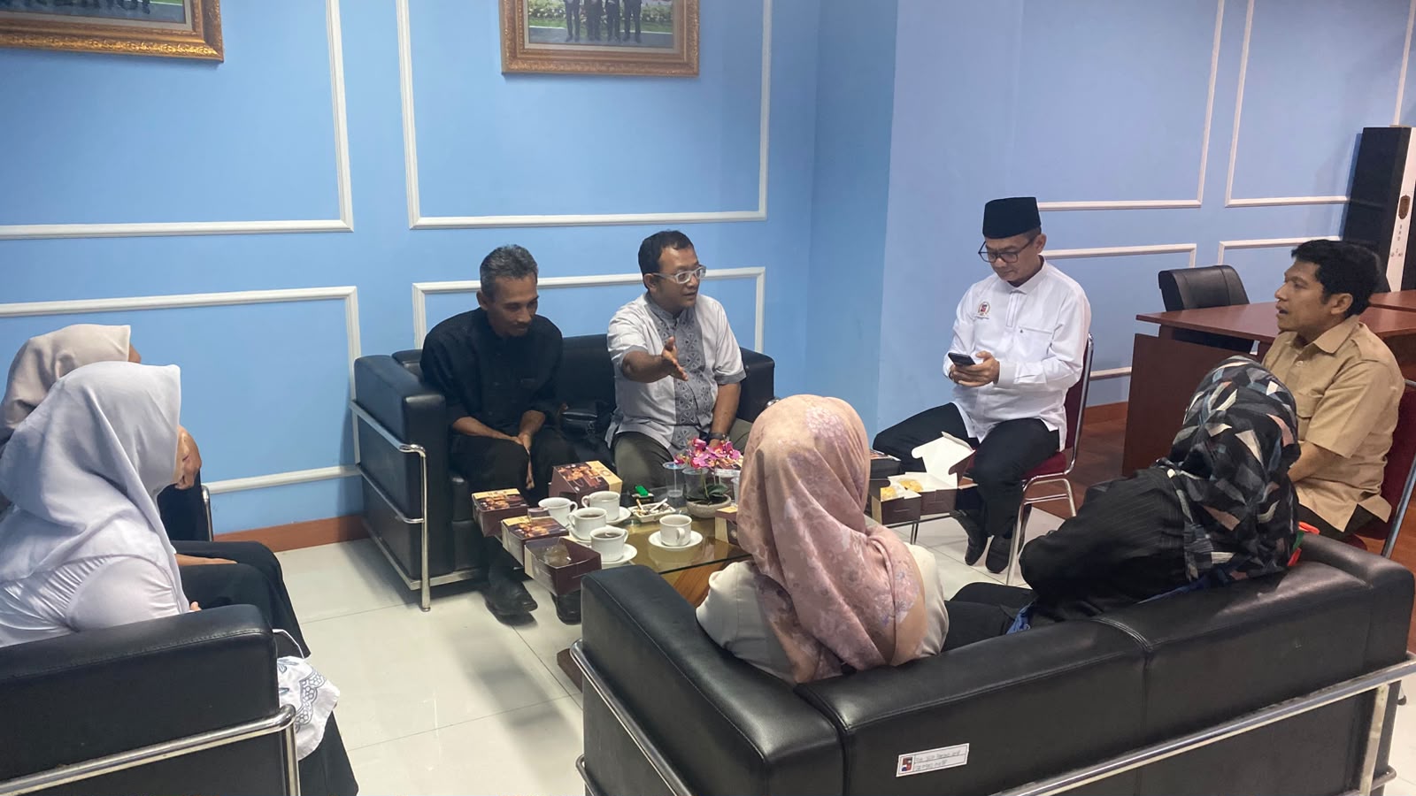 warga terdampak proyek R3 yang didampingi kuasa hukum, Dwi Arsywendo, bertemu Wakil Ketua DPRD Kota Bogor, Zaenal ABidin dan Eka Wardhana, Foto/Isitmewa