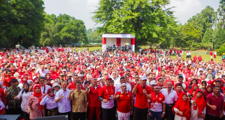 Foto bersama Wali Kota Bigir Dedie A Rcahim bersama warga dalam rangka Hut RI ke 81 di Istana Bogor, Foto/Isitmewa