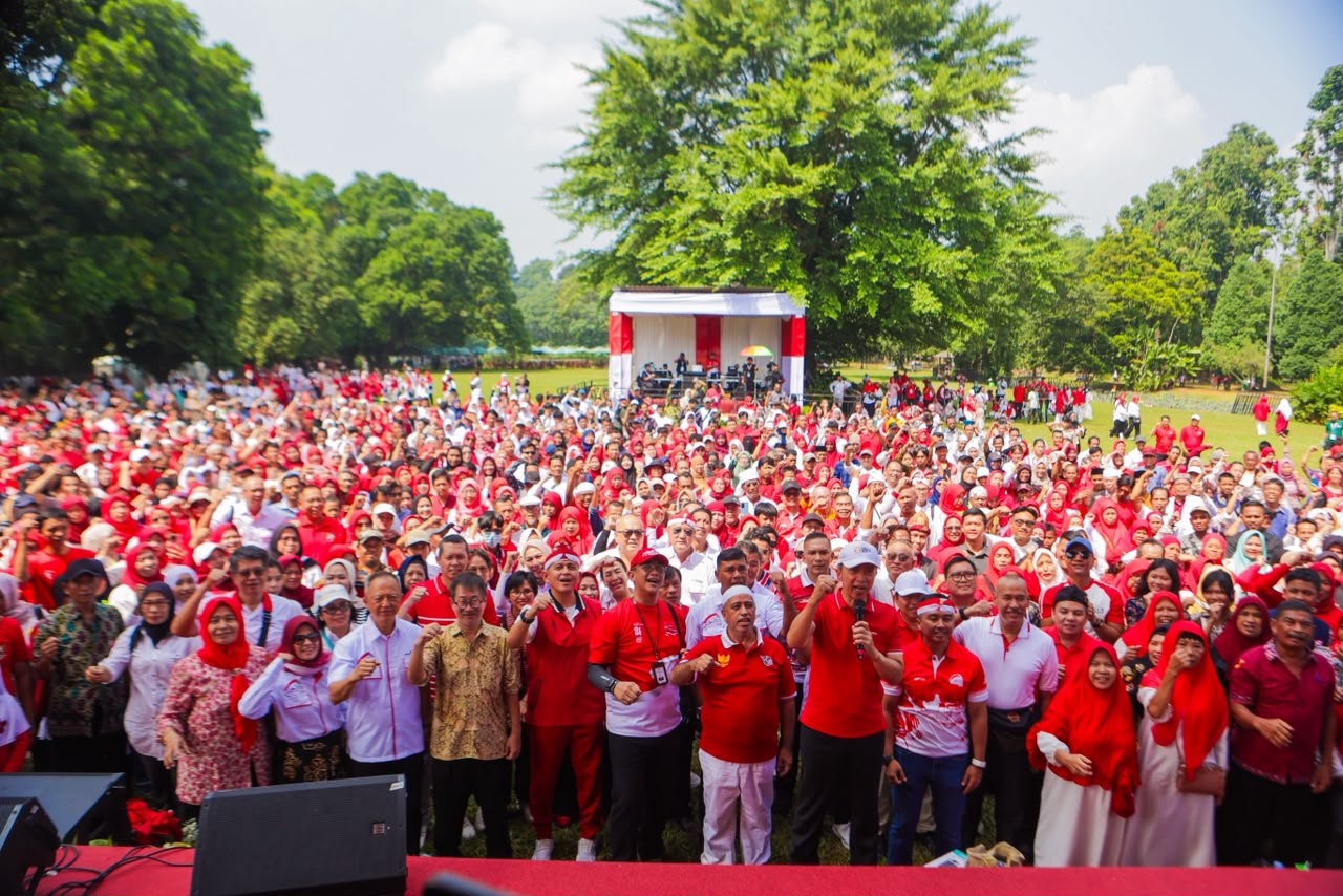 Foto bersama Wali Kota Bigir Dedie A Rcahim bersama warga dalam rangka Hut RI ke 81 di Istana Bogor, Foto/Isitmewa