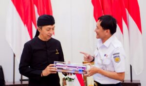 Wali Kota Bogor, Dedie A. Rachim bersama j Direktur Utama PT KAI (Persero), Bobby Rasyidin, Foto/Diskominfo Kota Bogor Wali Kota Bogor, Dedie A. Rachim bersama j Direktur Utama PT KAI (Persero), Bobby Rasyidin, Foto/Diskominfo Kota Bogor