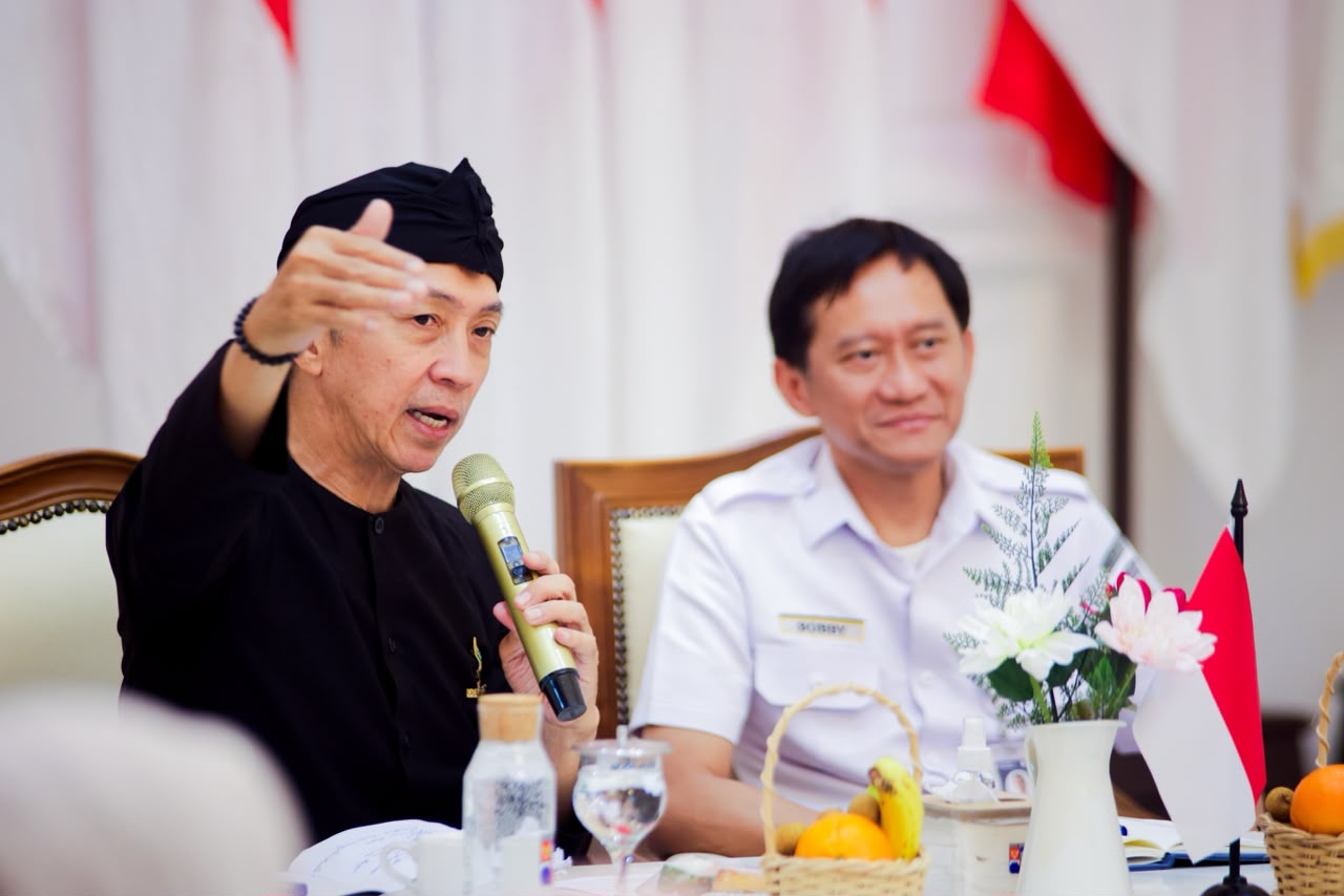 Wali Kota Bogor, Dedie A. Rachim bersama j Direktur Utama PT KAI (Persero), Bobby Rasyidin, Foto/Diskominfo Kota Bogor