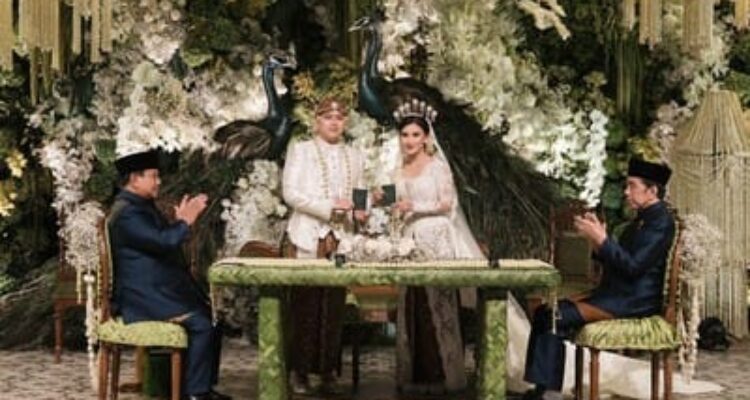 Presiden Prabowo Subianto dan Presiden ke-7 RI Joko Widodo (Jokowi) menghadiri prosesi akad nikah Rizky Irmansyah dengan Chika Yenalovi, Foto/Isitmewa