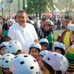 Bupati Bogor, Rudy Susmanto saat menyapa anak-anak di CFD, Foto/Diskominfo Kabupaten Bogor