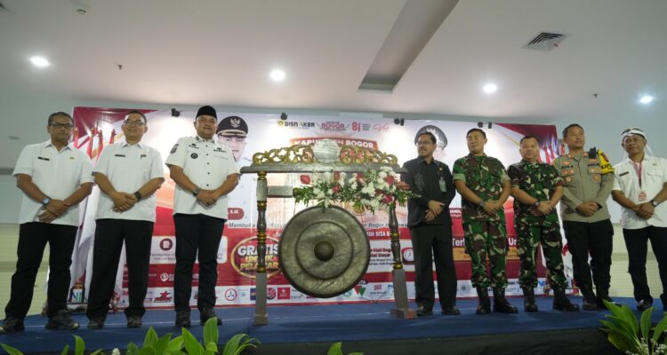 Bupati bogor, Rudy susmanto, saat membuka Career Center Pemerintah Kabupaten (Pemkab) Bogor sebagai pusat layanan informasi ketenagakerjaan, Foto/ Diskominfo Kabupaten Bogor