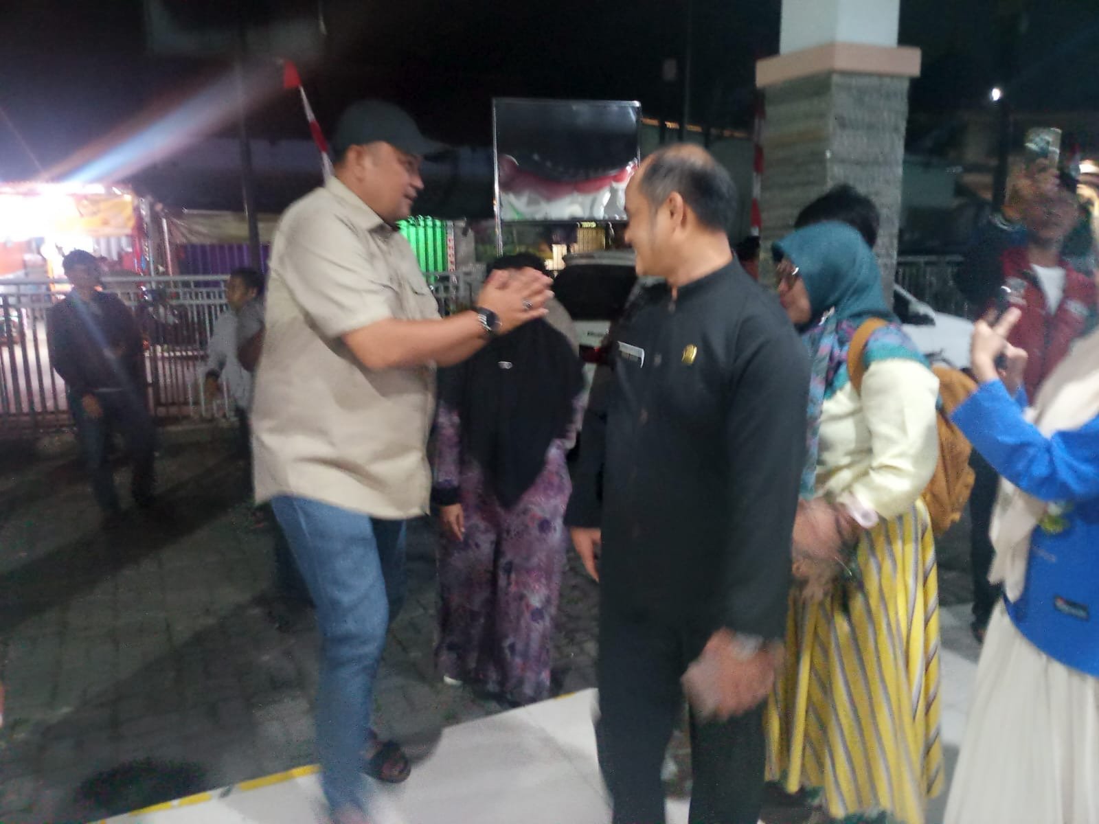 Bupati Bogor Rudy Susmanto saat meninjau lkorban keracunan MBG, Foto/Diskominfo Kabupaten Bogor