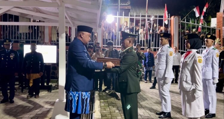 Bupati Bogor, Rudy Susmanto saat melakukan penjemputan bendera Pusaka di Malasari Nanggung Bogor, Foto/Diskominfo Kabupaten Bogor