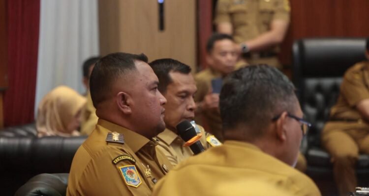 Bupati Bogor, Rudy Susmanto saat memimpin rapat, Foto/Diskominfo Kabupaten Bogor
