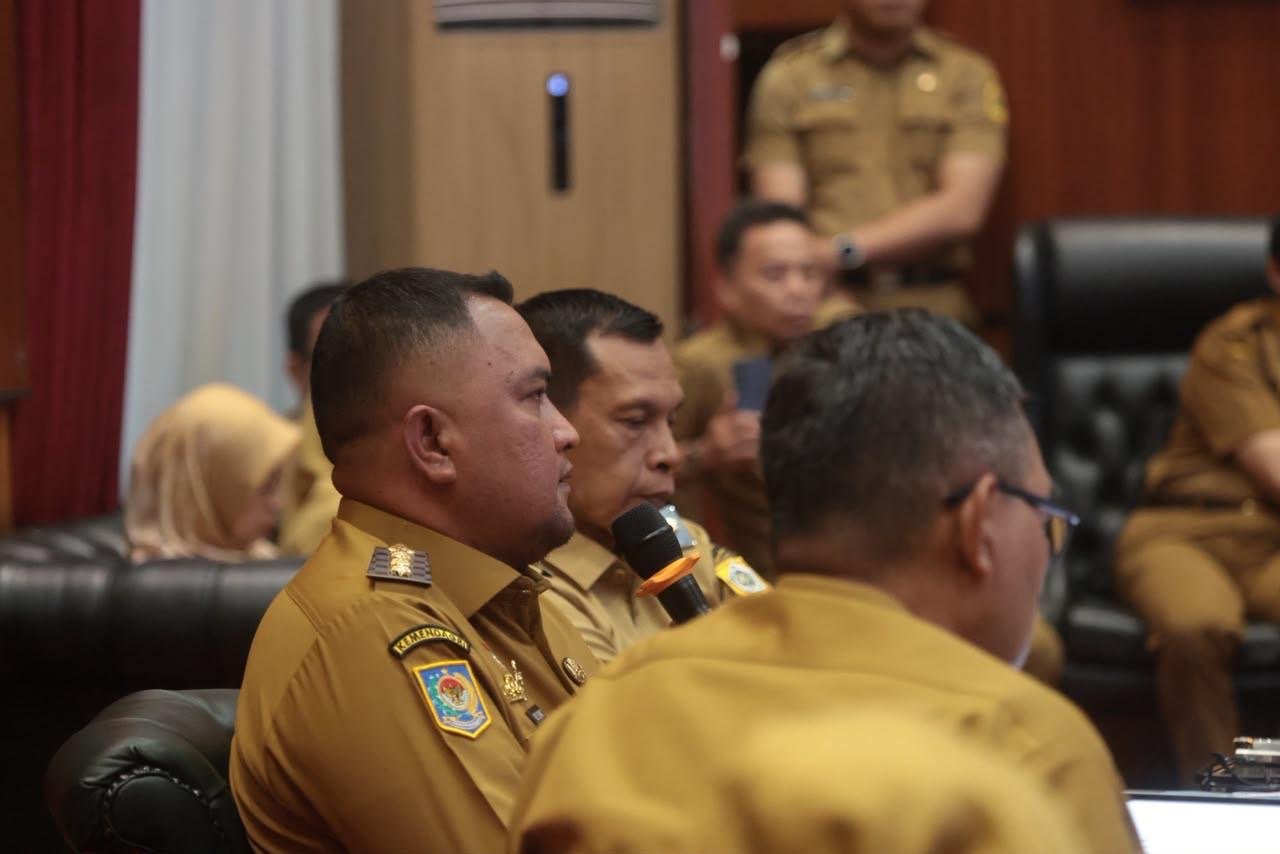 Bupati Bogor, Rudy Susmanto saat memimpin rapat, Foto/Diskominfo Kabupaten Bogor