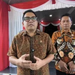 Ketua Komisi II DPR RI Muhammad Rifqinizamy Karsayuda saat memberikan penjelasan mengenai kepastian pemerintah pusat mengambil alih pembayaran gaji PPPK daerah