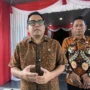 Ketua Komisi II DPR RI Muhammad Rifqinizamy Karsayuda saat memberikan penjelasan mengenai kepastian pemerintah pusat mengambil alih pembayaran gaji PPPK daerah