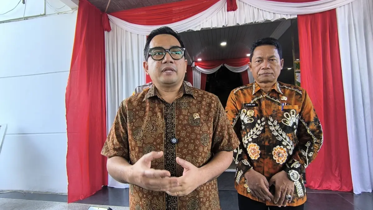 Ketua Komisi II DPR RI Muhammad Rifqinizamy Karsayuda saat memberikan penjelasan mengenai kepastian pemerintah pusat mengambil alih pembayaran gaji PPPK daerah