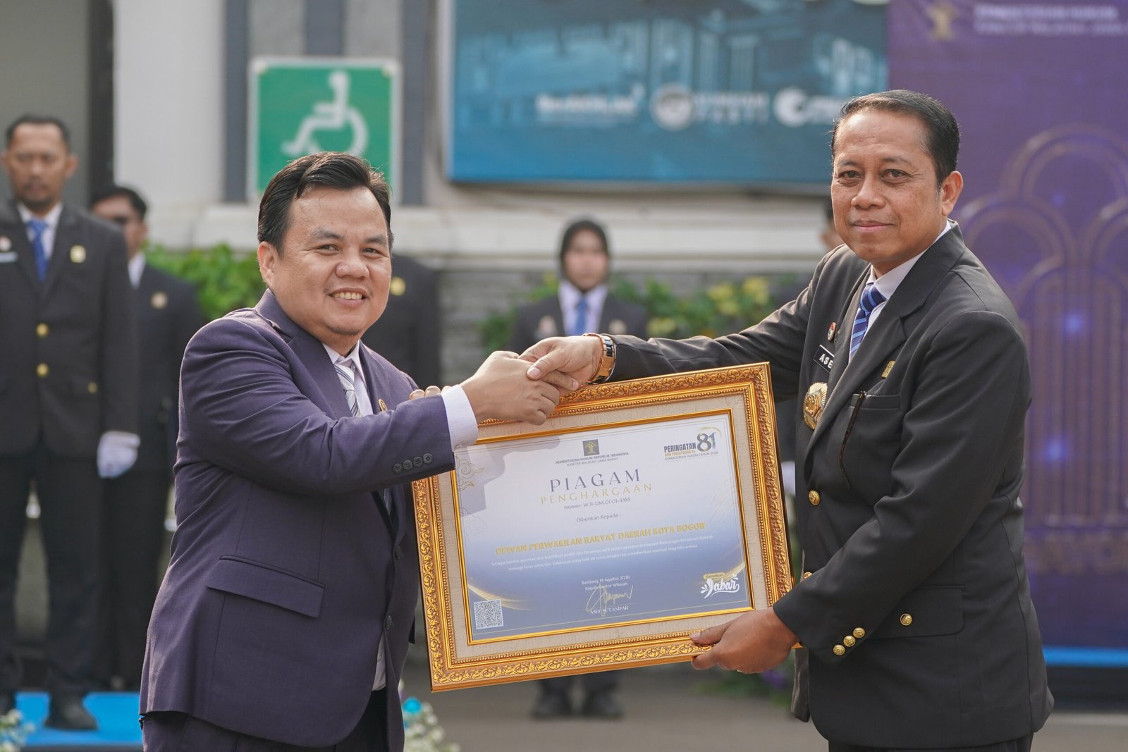 DPRD Kota Bogor menerima Piagam Penghargaan dari Kementerian Hukum Republik Indonesia, Foto/Setwan DPRD Kota Bogor DPRD Kota Bogor menerima Piagam Penghargaan dari Kementerian Hukum Republik Indonesia, Foto/Setwan DPRD Kota Bogor