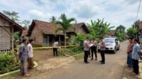 Gambar Ilustrasi Polisi masih melakukan pengecekan langsung untuk memastikan kronologi dan penyebab kematian korban, Foto/Gemini AI Gambar Ilustrasi Polisi masih melakukan pengecekan langsung untuk memastikan kronologi dan penyebab kematian korban, Foto/Gemini AI