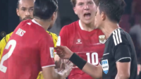Pemain Timnas Indonesia, Ole Romeny saat memprotes keputusan wasit, Foto/Isitmewa